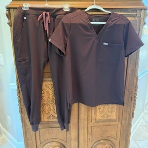 Figs Espresso V-Neck Scrub Set